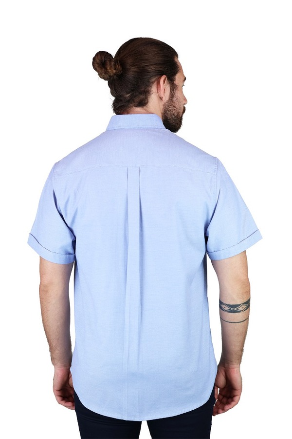 Camisa Manga Corta Color Azul Con Bolsa Cuello Americano Para Hombre